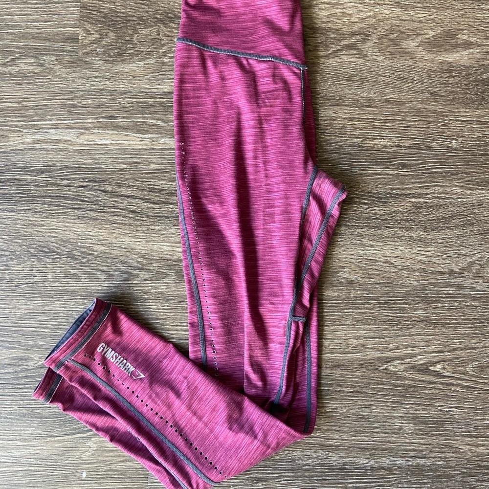 Reversible gym shark leggings